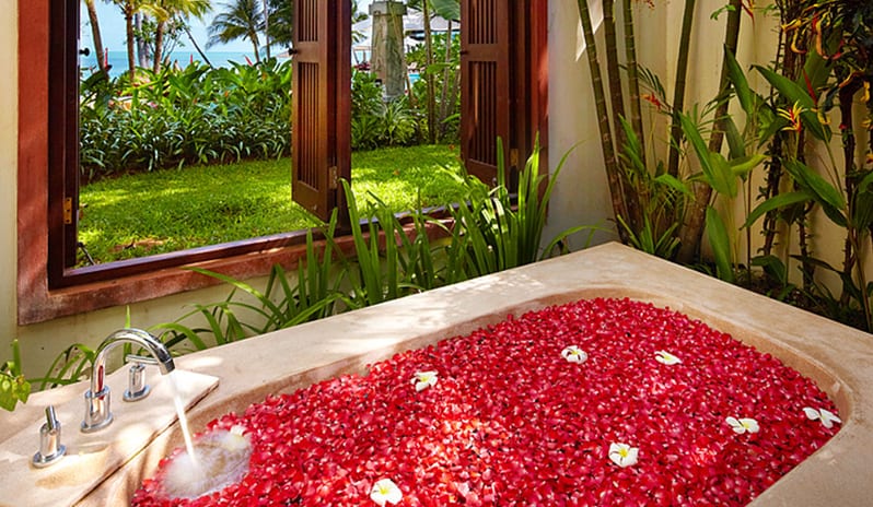 Melati Beach Resort - Presidential Suite  Bathtub